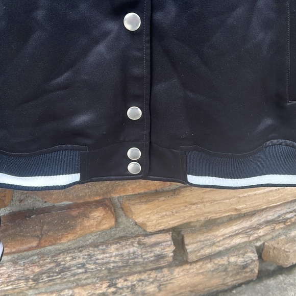 Cute vs jacket - Picture 7 of 14